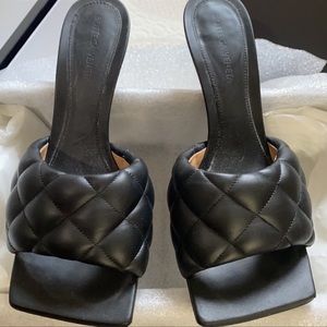 100% Authentic Bottega Veneta stretch padded mules SIZE 39